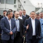 Orbán mindeközben stadionépítő üzletembereket méltat a Facebookon