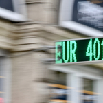 Így esett a forint az euróval szemben 229-ről közel 400-ig