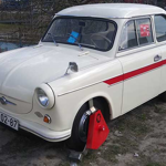 Hiába egy csodás 60 éves Trabant, megkapta a maga kerékbilincsét Kelenföldön