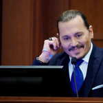 Johnny Depp a hétvégén egyszer csak felbukkant a színpadon Sheffieldben