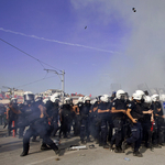 Kiűzték a tüntetőket a Taksim térről