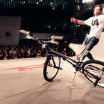 Egymásnak ugrasztotta a Casio a flatland BMX királyait Tokióban (videó)