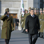 Gyásznap: Orbán Viktor megtekintette a díszzászlóaljat (fotók)