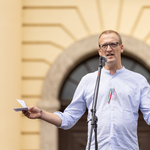 Érdemtelenség miatt azonnali hatállyal kirúgták Tarr Zoltán feleségét Lázár János minisztériumából