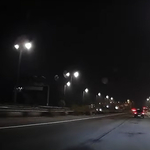 Hetek óta vesztegel egy kocsi az M5-ös autópálya leállósávjában – videó