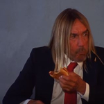 Iggy Pop megismételte Andy Warhol ikonikus hamburgerevését