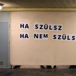 A nők teste nem árucikk, aki szeret, az nem öl meg – nőnap alkalmából kiplakátolta a fővárost a Patent