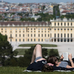 Ausztriában havi 1000 eurót kaphatnak a szabadúszó művészek