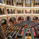 Február 20-án rendkívüli üléssel indul a parlamenti szezon, az akkugyárak lenne a téma, ha a Fidesz is úgy akarja