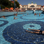 Strandinfláció: több mint 70 ezer forintba kerül, ha egy család 5-6 napot fürdőzne a nyaraláson