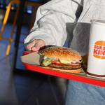 Csak úgy dőlnek a tízmilliárdok a Burger King hazai üzemeltetőjéhez, amely nyomul is tovább