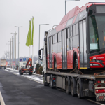 Megérkezett az első piros Skoda troli Budapestre