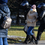 Több száz embert vettek őrizetbe az újabb tüntetéseken Fehéroroszországban