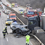 M1-es tömegbaleset: Pánikszerű volt a hangulat, és ahogy terjedtek a lángok, a homok füsttel vegyült