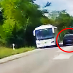 Kis híján letarolta a Volánbuszt az előzni próbáló BMW-s – videó