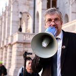 Az OLAF csalást talált, a magyar rendőrség szerint viszont nem történt bűncselekmény a szabálytalan kórházi beszerzések ügyében
