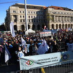 Ha így megy tovább, jobb, ha továbbképzik magukat a szülők, mert az iskolákban nem lesz ki tanítson