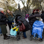 "Mintha koloncok lennénk a társadalom nyakán"