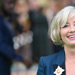 Őrületes táncra perdült Emma Thompson Adele koncertjén