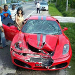 Részeg nő zúzott le egy Ferrari F430-ast – fotó