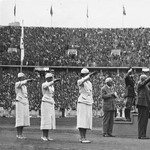 Olimpiák már maradtak el háborúk miatt, de hiába remélné most a francia elnök, a fordítottjára nemigen akadt példa