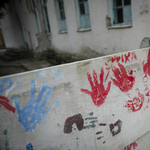 „Nézzen körbe, lát itt drogosokat? Hány zombival találkozott amióta itt van?” – riport Tarnazsadányból