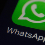 Jön az új funkció, 90 nap után is törlődhetnek az üzenetek a WhatsAppban