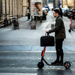 Befenyítik az elektromos rollerek használóit Franciaországban 