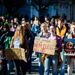 Több mint kétszázan tüntettek egy jobb közoktatásért Szombathelyen