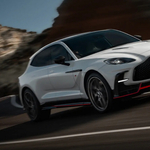 2, azaz kettő lóerővel veri a Ferrari SUV-ját a legújabb Aston Martin divatterepjáró