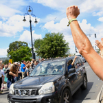 A Margit híd még mindig a tüntetőké, az Erzsébet hídi blokádnak vége - ilyen volt a katatörvény elleni demonstráció