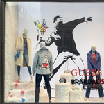 Banksy szerint a Guess lenyúlta az alkotásait, ezért ő is lopásra biztatott