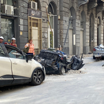 Tetőomlás Budapesten: az összetört autók tulajdonosai közösen fogadnak ügyvédet