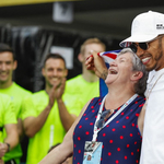 Lewis Hamilton nevet akar változtatni