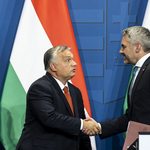 A migráció is az oroszpárti Orbán mellé tereli az osztrák kancellárt