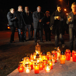 Mécsesekkel emlékeztek a Hummerrel elgázolt rendőrre