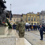 Kidobta a momentumos képviselő az orosz konzul március 15-ei koszorúját, a városvezetés szerint ezzel szégyent hozott Debrecenre és az országra