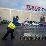 Bejött a háromszoros bér, a Tesco bedurrantja a rakétákat vasárnap