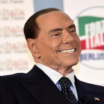 Viaszbábúra hasonlít a szétműtött arcú Berlusconi – fotó