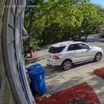 Darabokra tépte a robbanás a költöztetőautót, amikor felrobbant benne egy gázpalack – videó