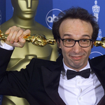 70 éves Roberto Benigni, aki olaszként először nyerte el a legjobb színésznek járó Oscart