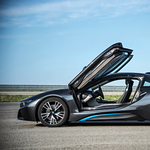 Júniustól láthatjuk az utakon a BMW i8-ast