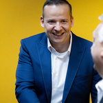 Lázár János után Orbán Viktor is a Mi Hazánk elnökével pózolt – Magyar Péter megfejtette, miért