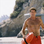 Fotó: Hasselhoff 60 évesen is fölvette a Baywatch-ruhát