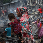 Tűz pusztított a bangladesi főváros egyik nyomornegyedében - képek