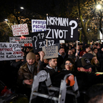 Több ezren tüntettek Montenegróban a belügyminiszter lemondását követelve