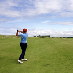 Beleálltak a golfba