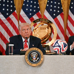 Trump a focivébébe is belerondít?