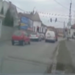 Autós üldözés volt Miskolcon, még a járdára is felhajtott a sofőr – videó