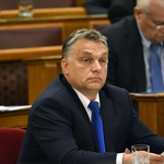 DK: Két pofont kapott Orbán